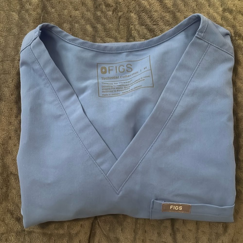 Medium size ceil blue scrub set